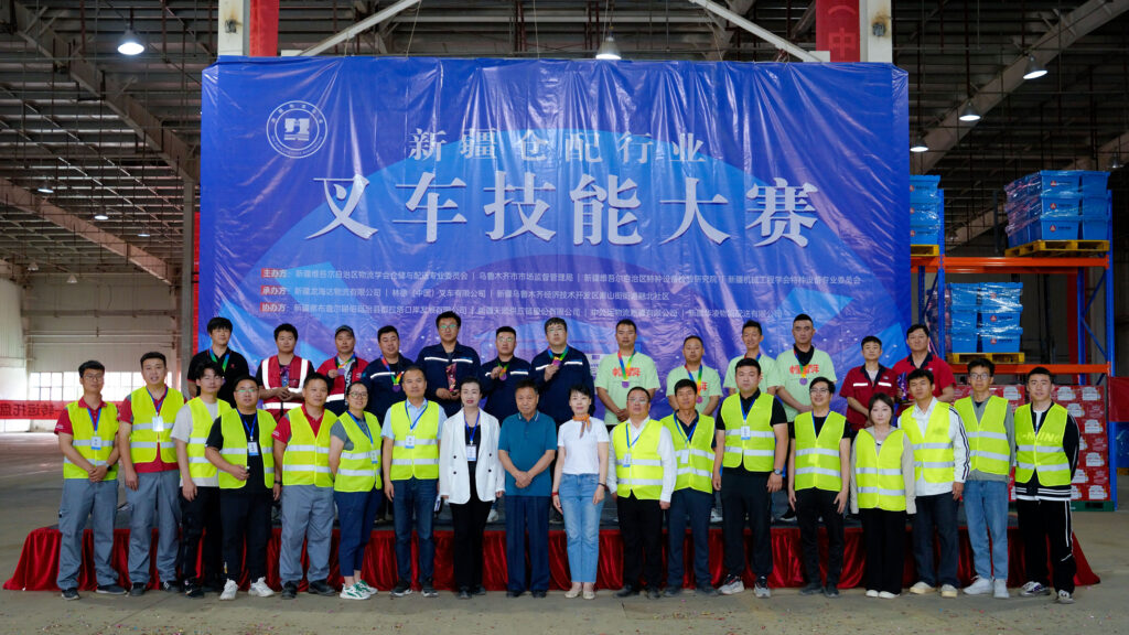 2024年新疆仓配行业叉车技能巅峰对决： 安全与效率并重，工匠精神闪耀赛场