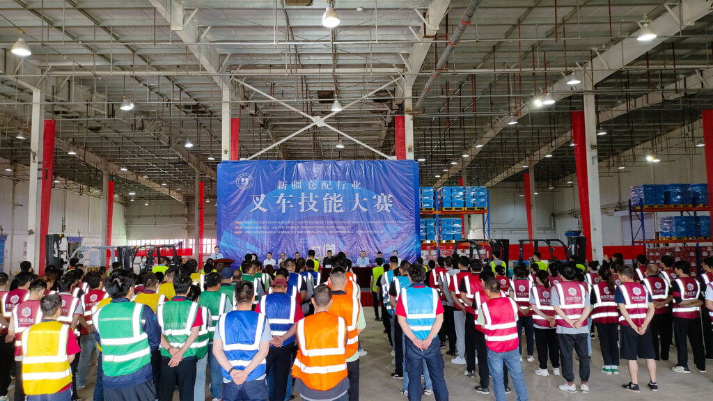 2024年新疆仓配行业叉车技能巅峰对决： 安全与效率并重，工匠精神闪耀赛场